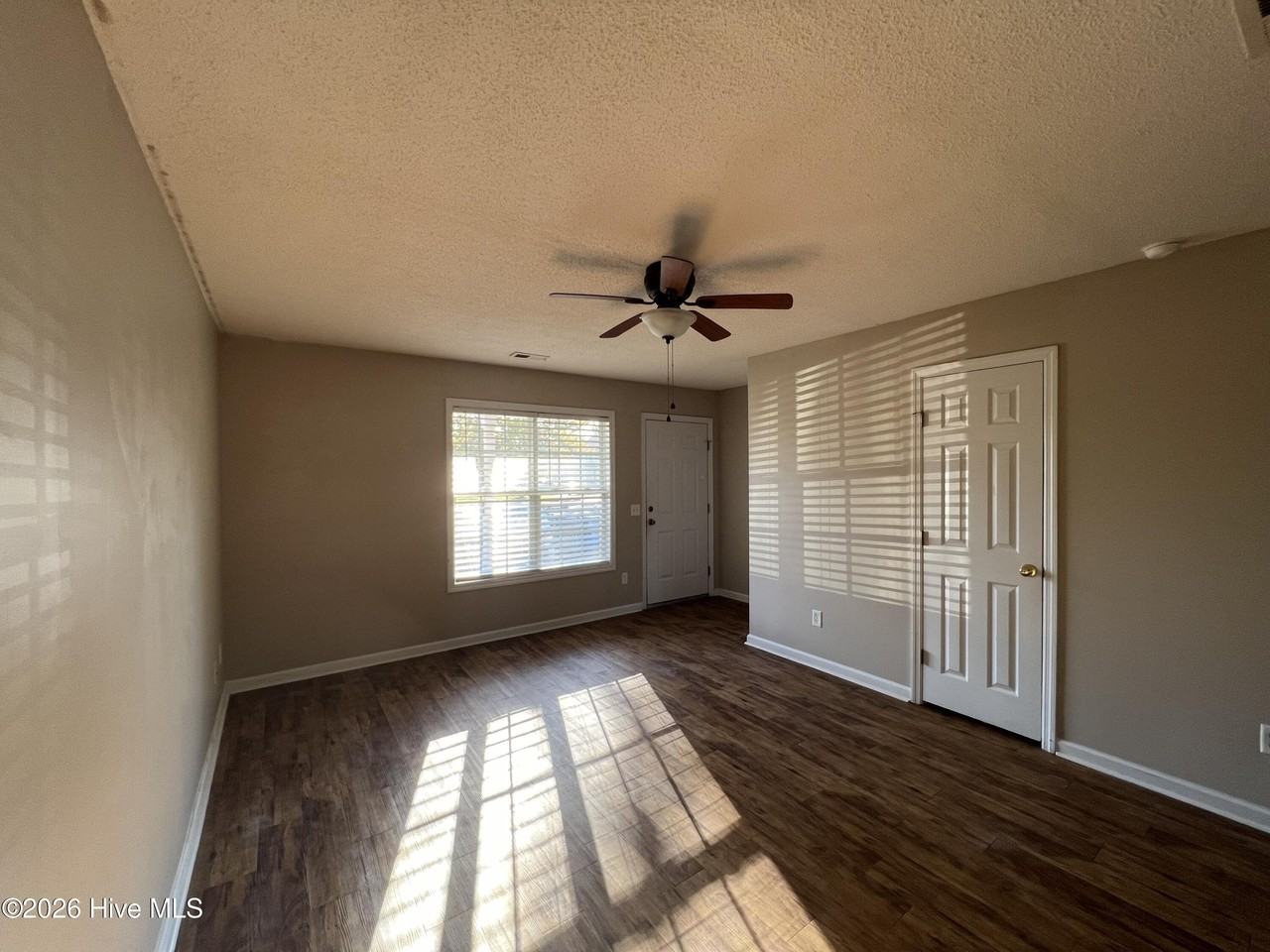 216 Palace Cir - Photo 3 of 17