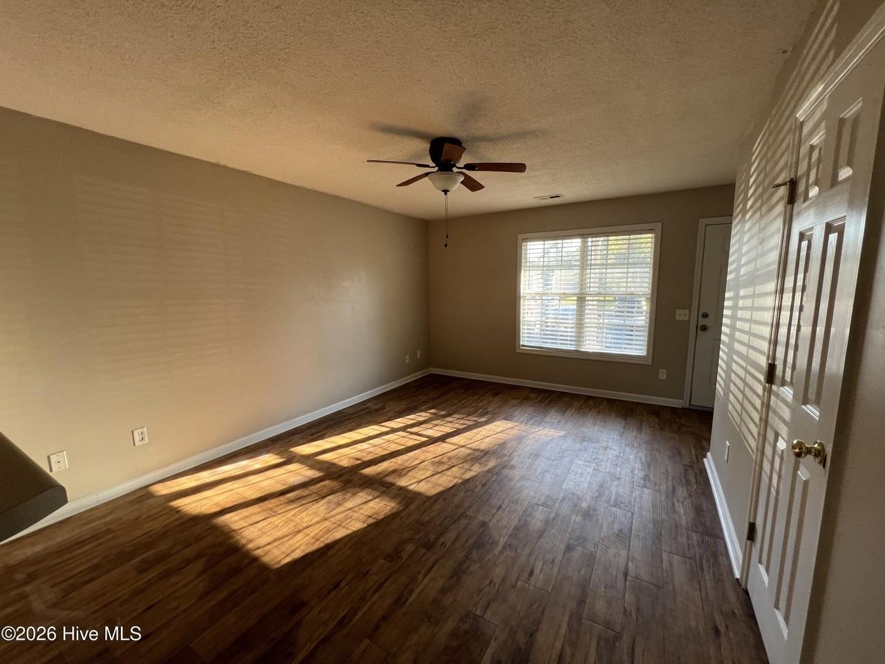 216 Palace Cir - Photo 4 of 17