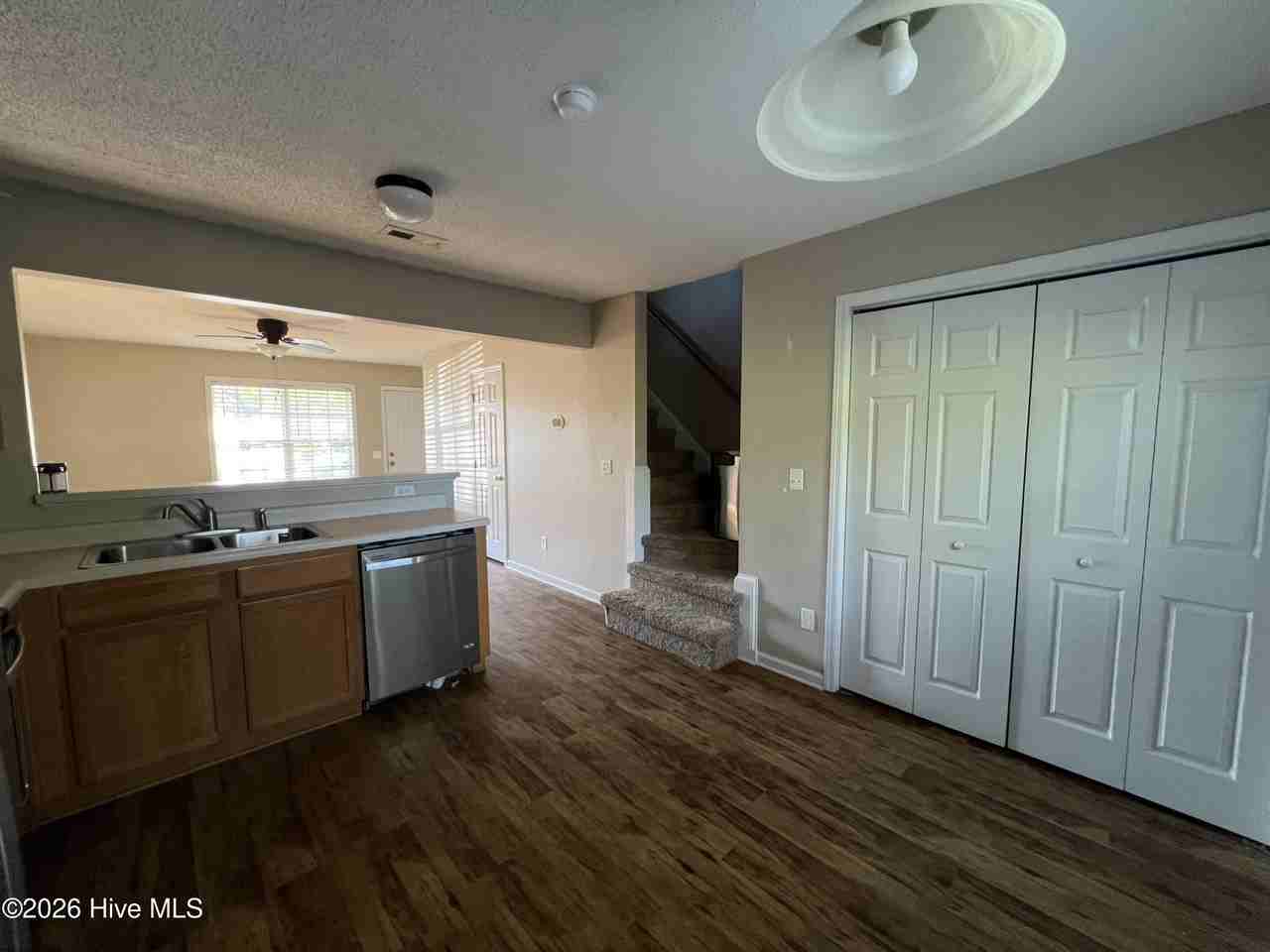 216 Palace Cir - Photo 7 of 17