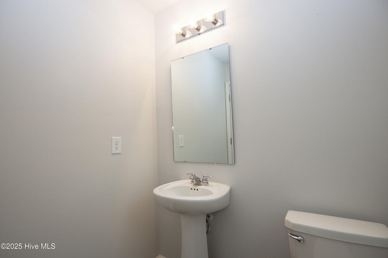 755 Conductor Ct - Photo 4 of 50
