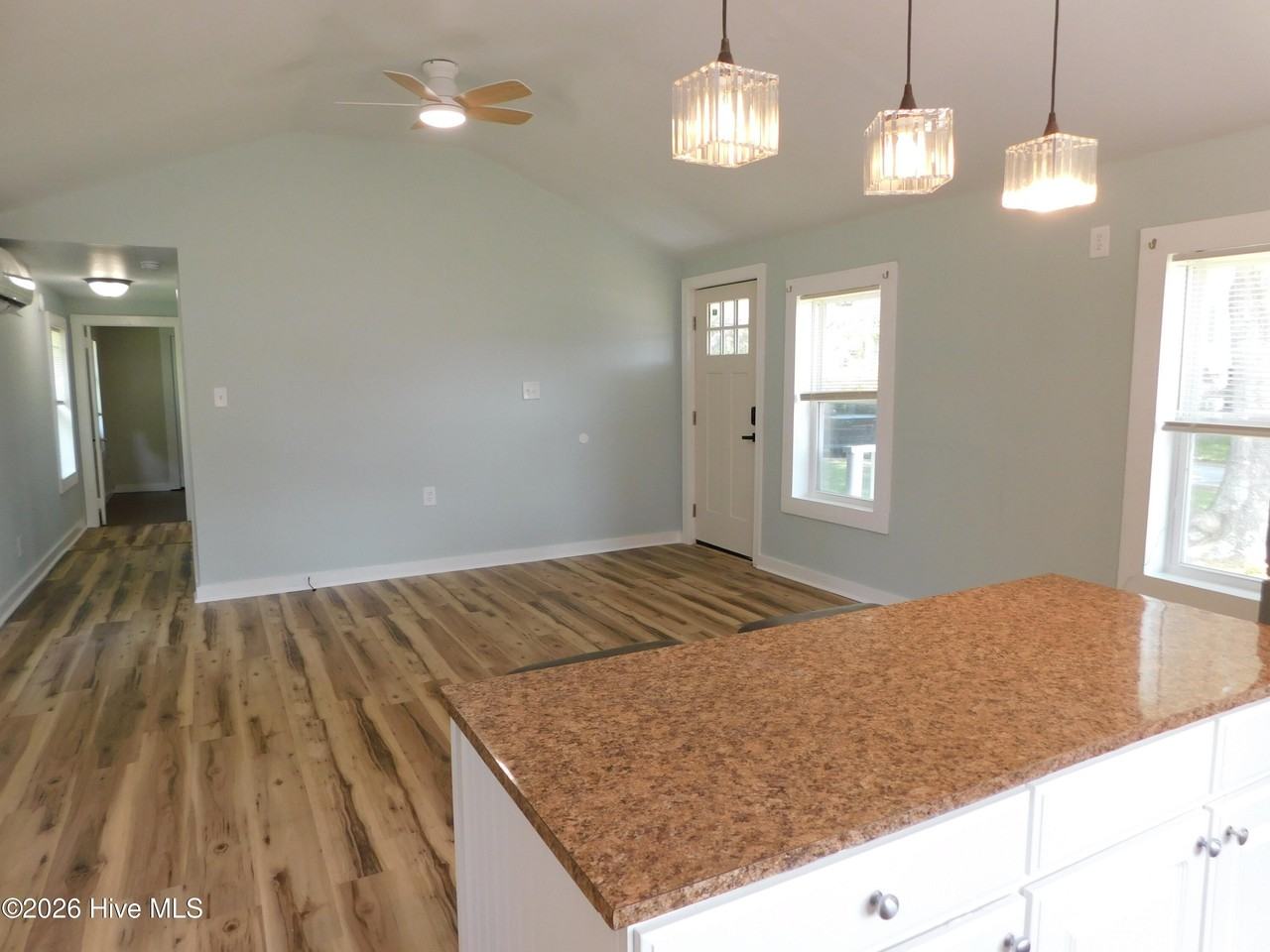119 Earl Ave - Photo 4 of 13