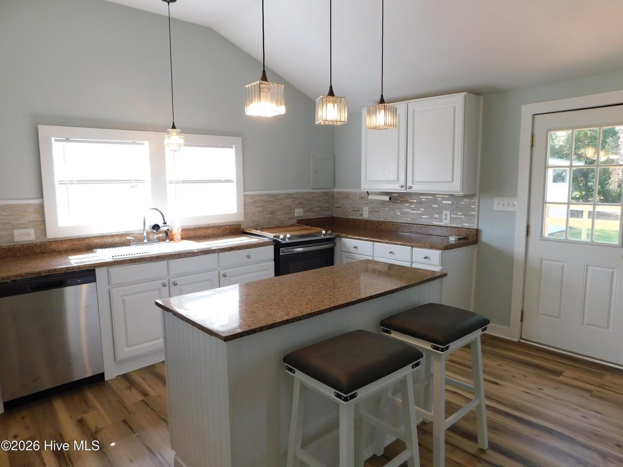119 Earl Ave - Photo 5 of 13