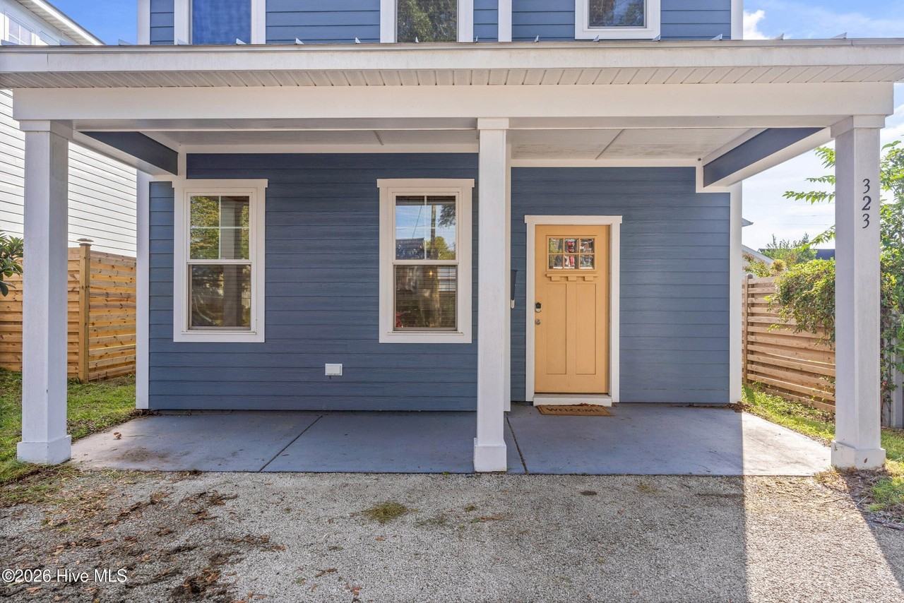 323 Wilson St - Photo 4 of 33