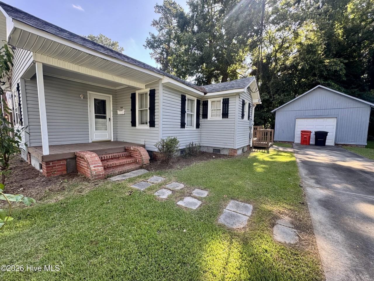 904 Raleigh St - Photo 2 of 8
