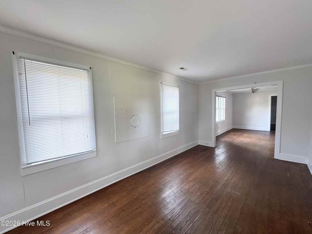 904 Raleigh St - Photo 4 of 8