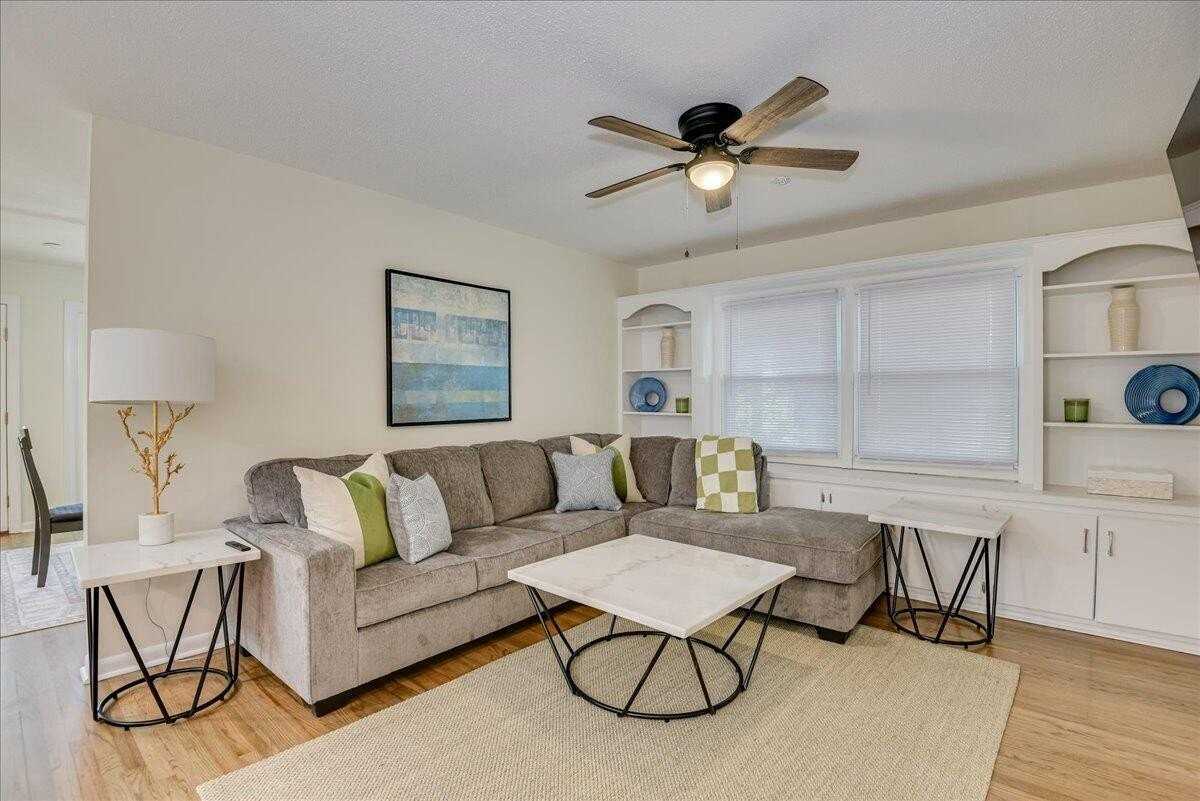 1209 Azalea Dr - Photo 4 of 50