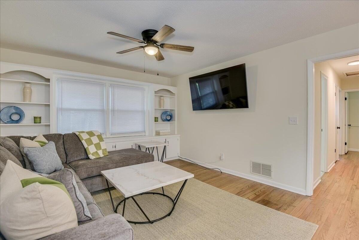 1209 Azalea Dr - Photo 5 of 50
