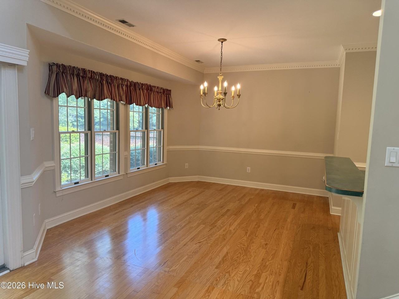 1010 Devonshire Dr - Photo 4 of 28