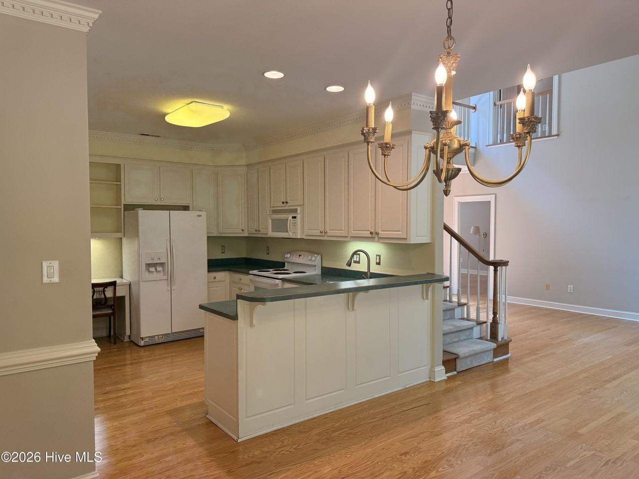 1010 Devonshire Dr - Photo 5 of 28