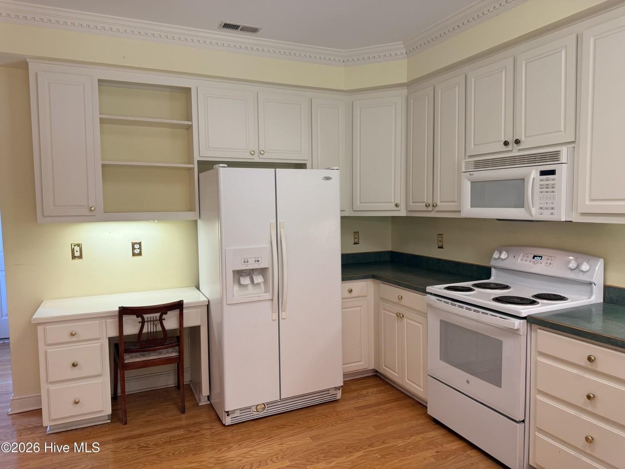 1010 Devonshire Dr - Photo 7 of 28