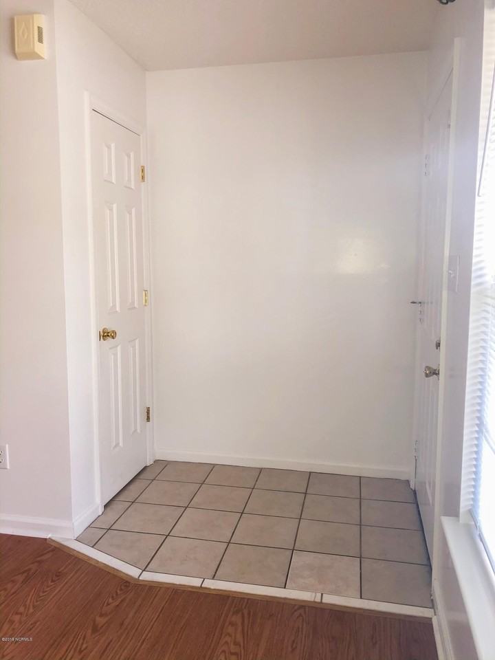 360 Hunting Green Dr - Photo 3 of 12