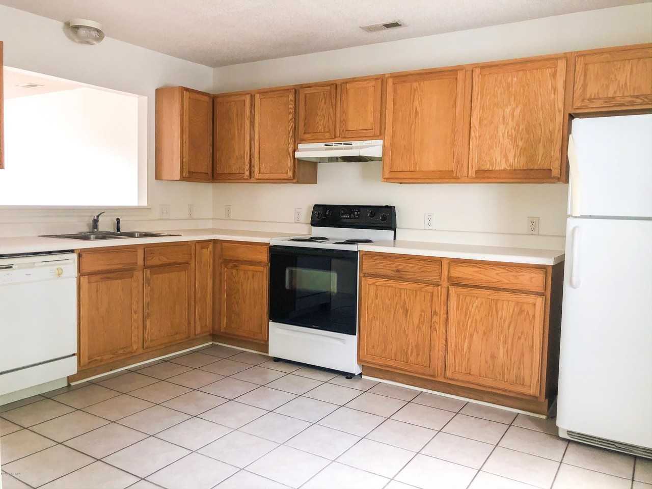360 Hunting Green Dr - Photo 6 of 12