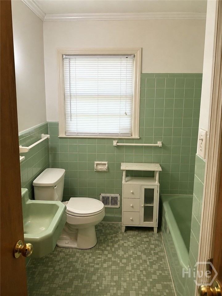 569 Whitehead Rd - Photo 3 of 7