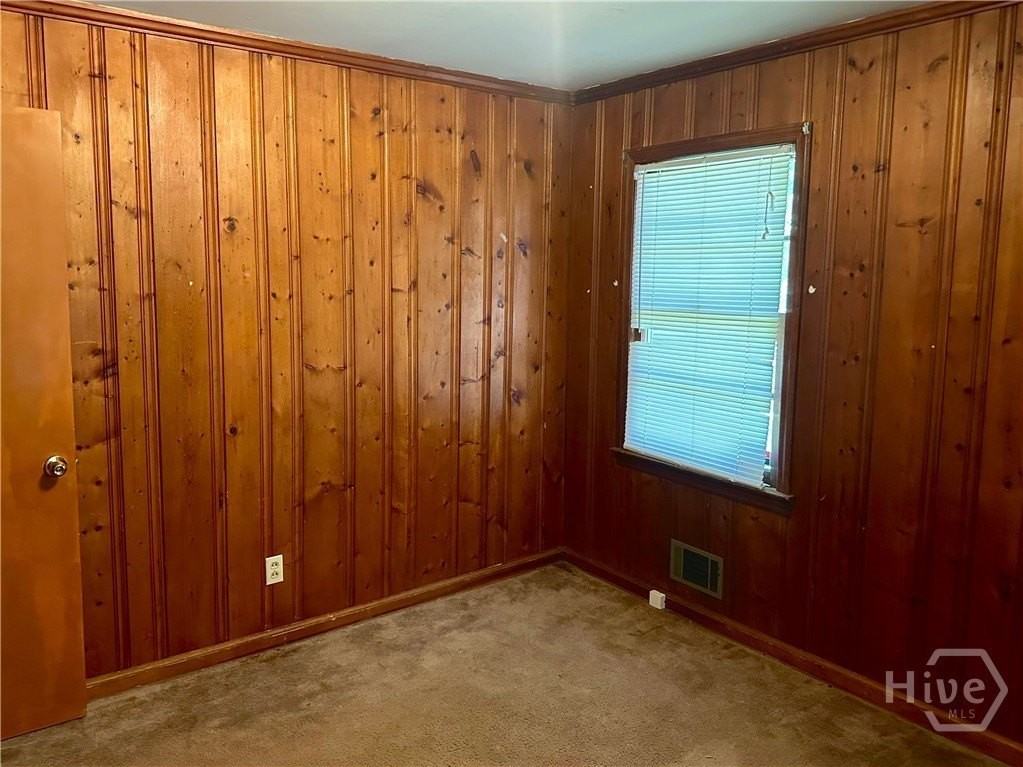 569 Whitehead Rd - Photo 4 of 7