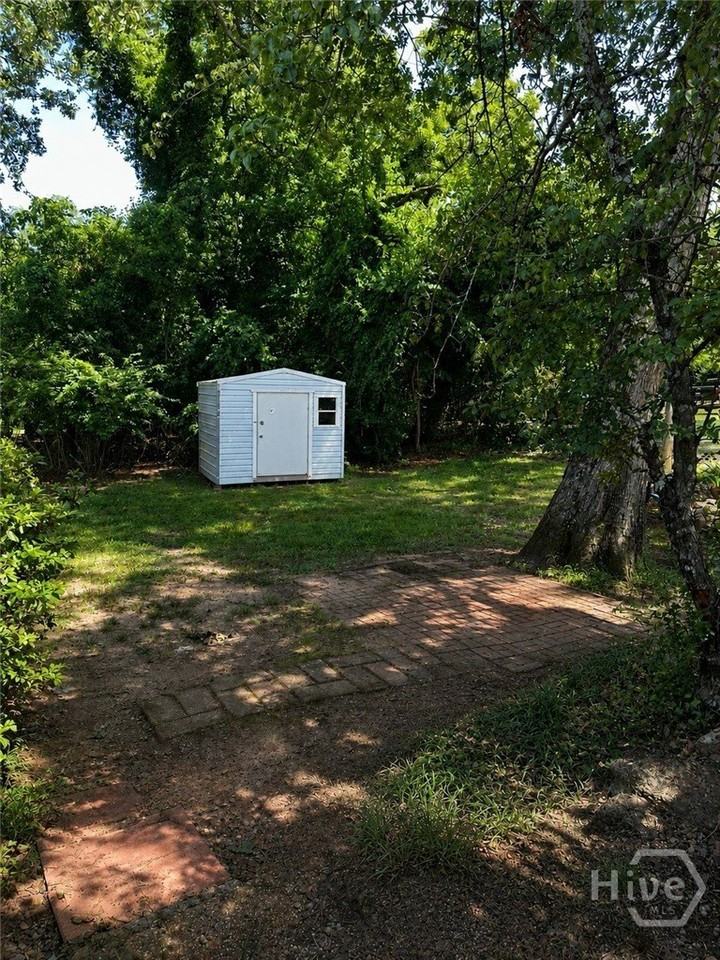 569 Whitehead Rd - Photo 5 of 7