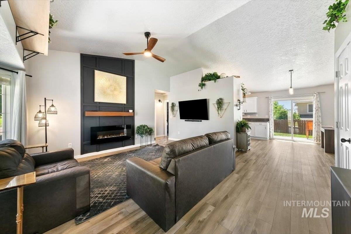3309 Robinhood Loop - Photo 4 of 31