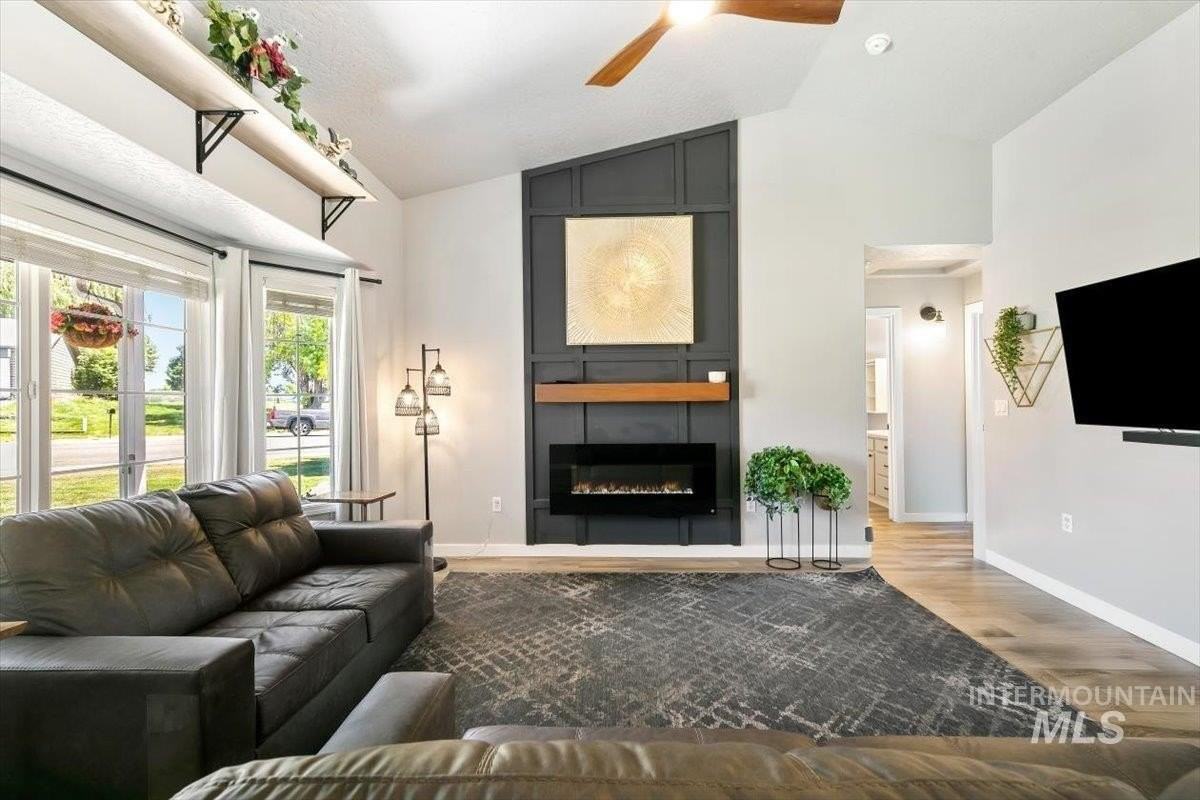 3309 Robinhood Loop - Photo 5 of 31