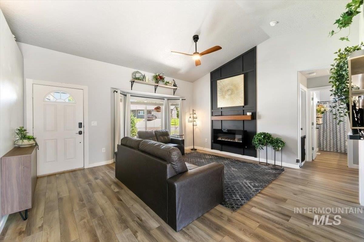3309 Robinhood Loop - Photo 6 of 31