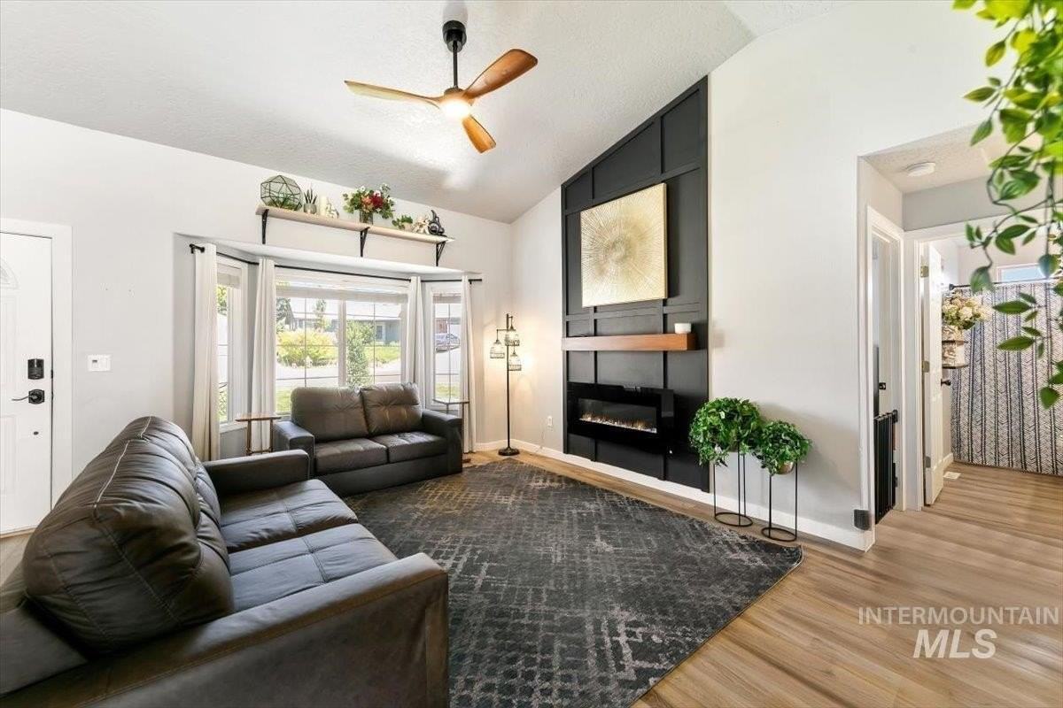 3309 Robinhood Loop - Photo 7 of 31
