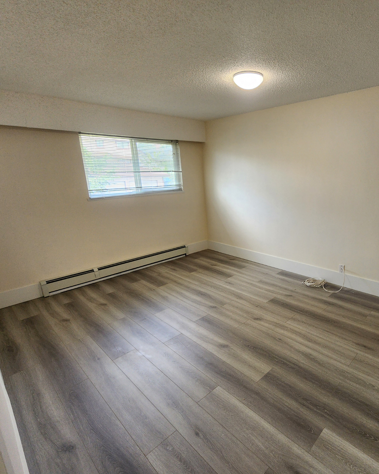 1535 Blaine Avenue - Photo 5 of 8