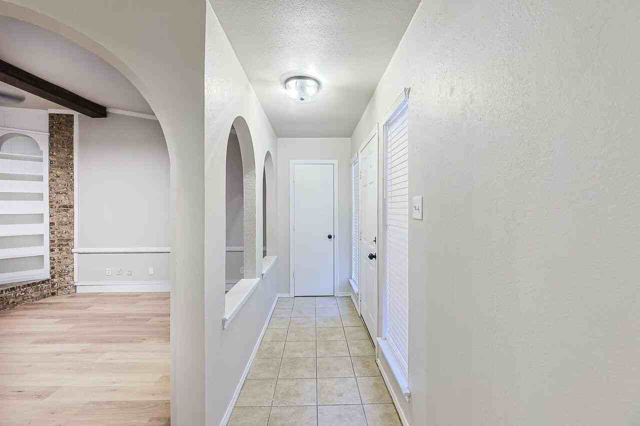 5711 3rd St #B - Photo 3 of 40