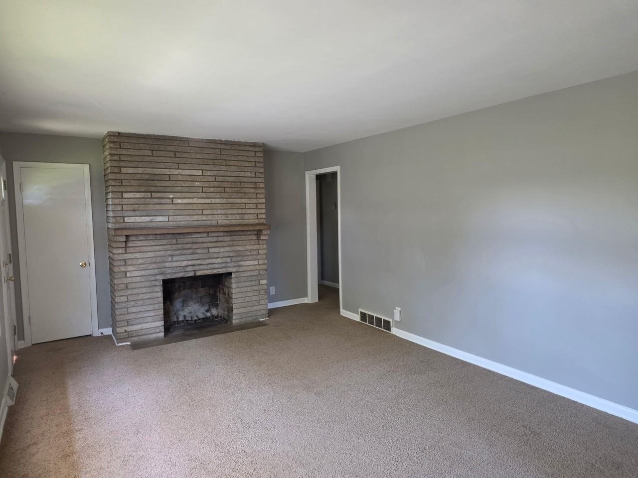 1728 Shenandoah Dr - Photo 3 of 21