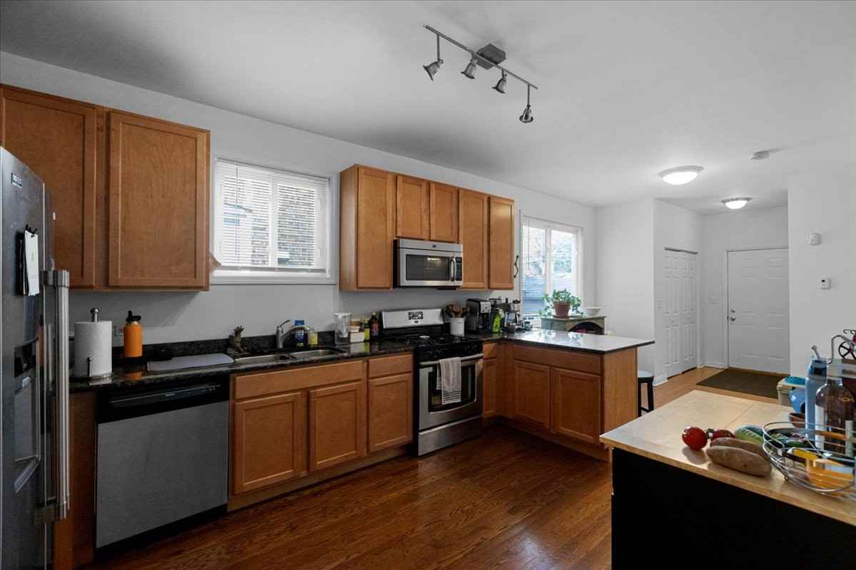3528 W Shakespeare Ave #G - Photo 2 of 11