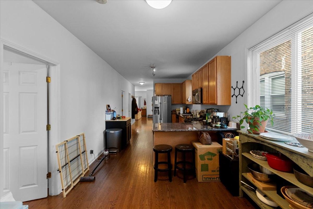 3528 W Shakespeare Ave #G - Photo 3 of 11