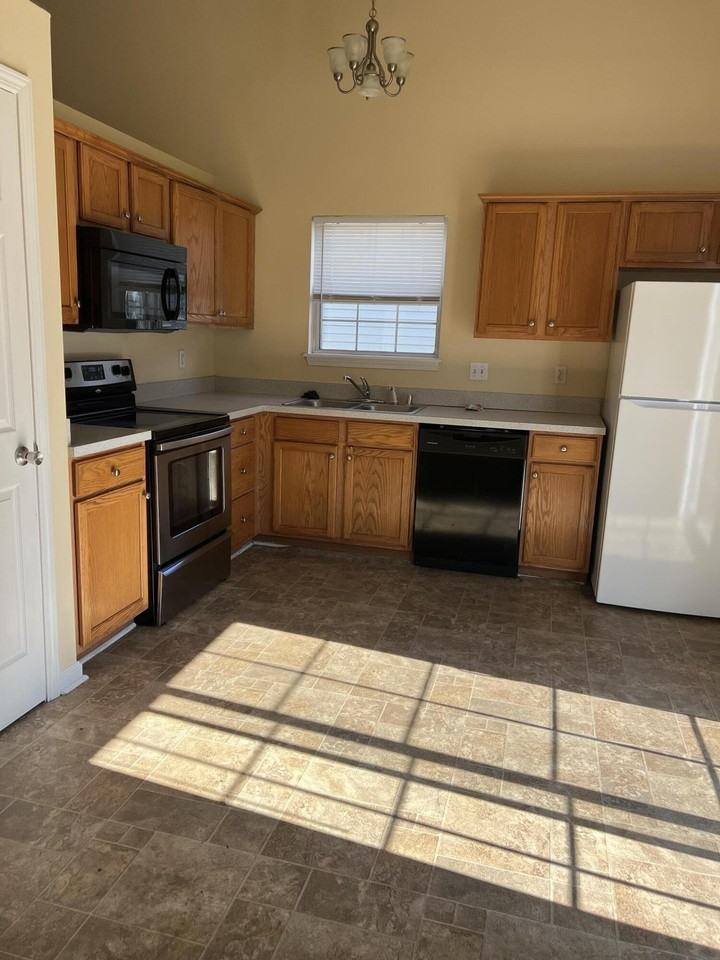 160 Ellemoor Ln - Photo 4 of 18