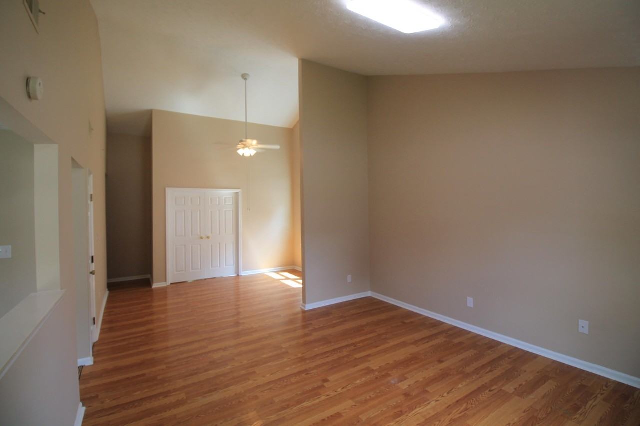 316 Squires Rd - Photo 2 of 15