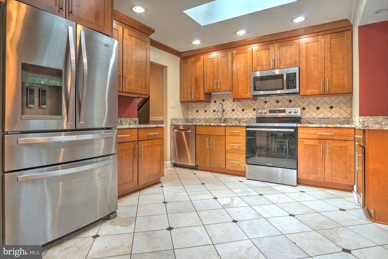 2405 Earlsgate Ct - Photo 3 of 34