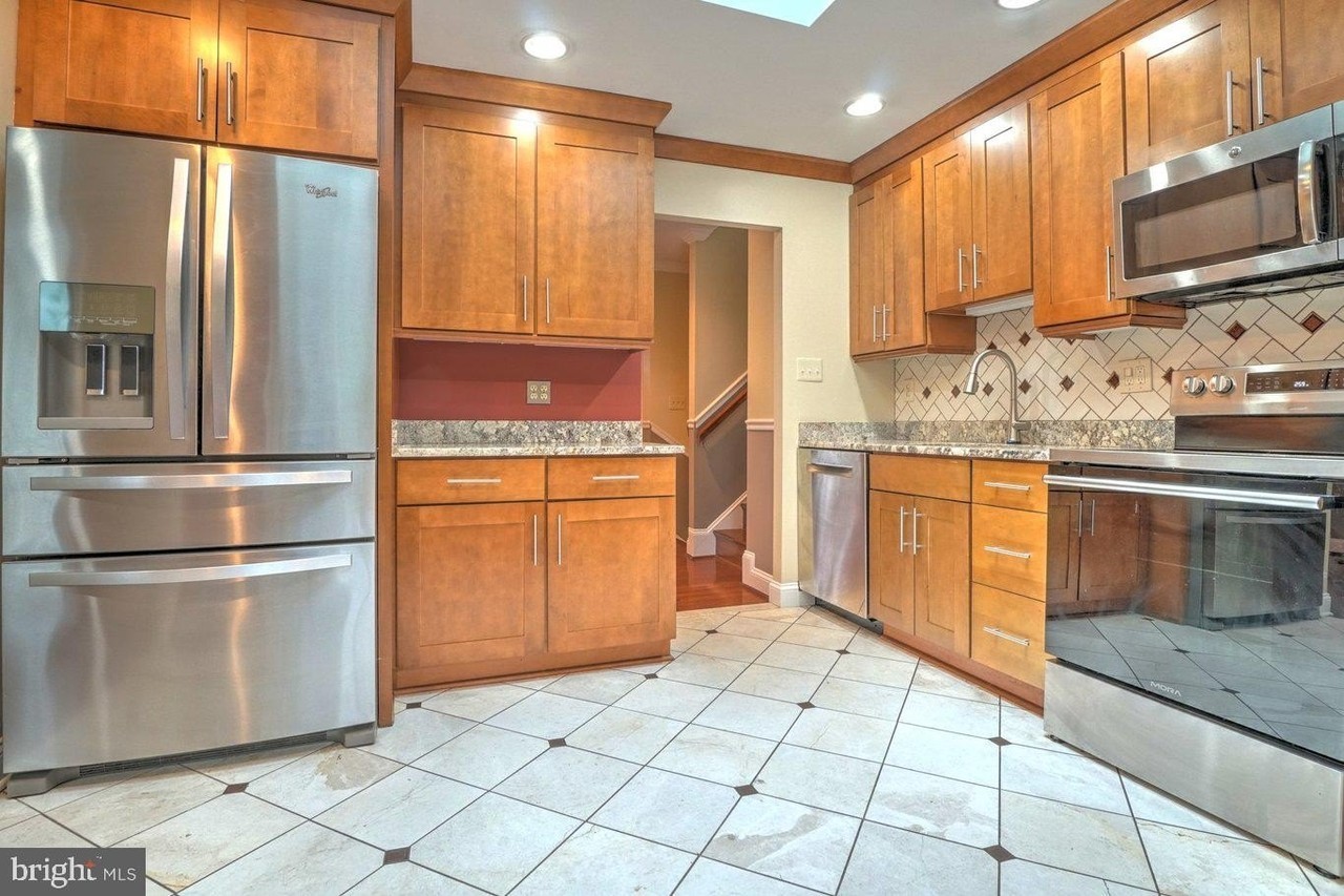 2405 Earlsgate Ct - Photo 4 of 34