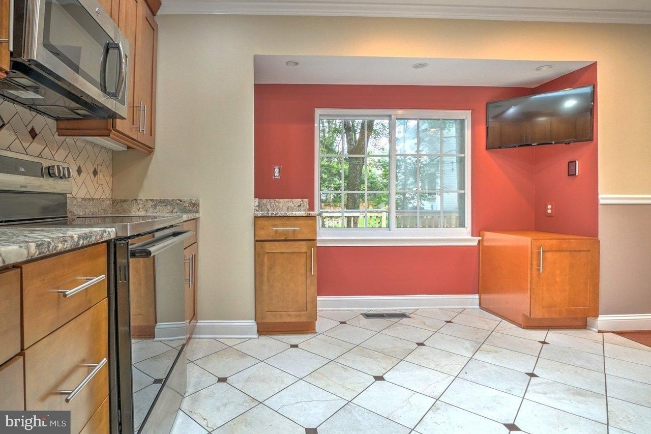 2405 Earlsgate Ct - Photo 5 of 34