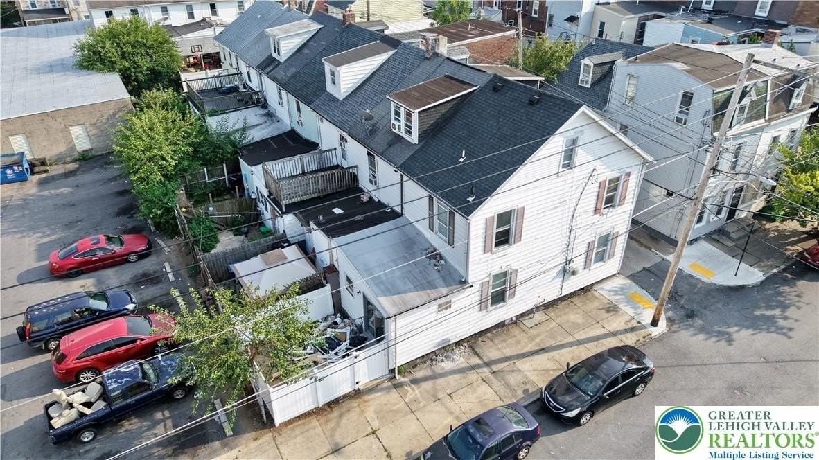 547 N Silk St - Photo 2 of 36