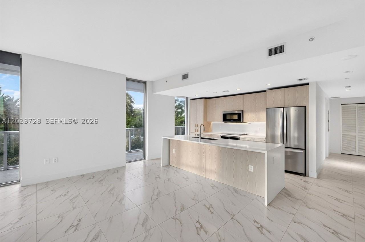 2000 Metropica Way #203