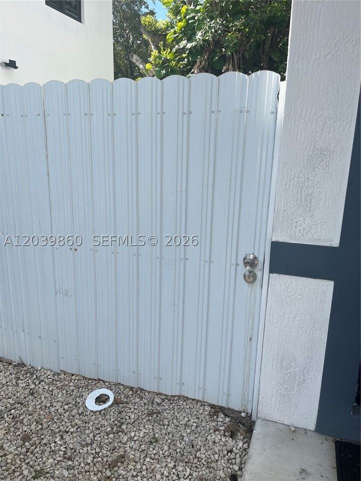 2730 Nw 44th St #3 - Photo 3 of 12