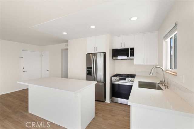 2640 Hermosa Ave #6 - Photo 3 of 8