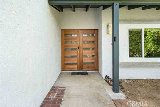15406 Lull St - Photo 2 of 8
