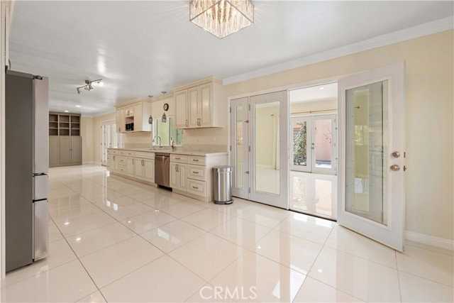 15406 Lull St - Photo 4 of 8