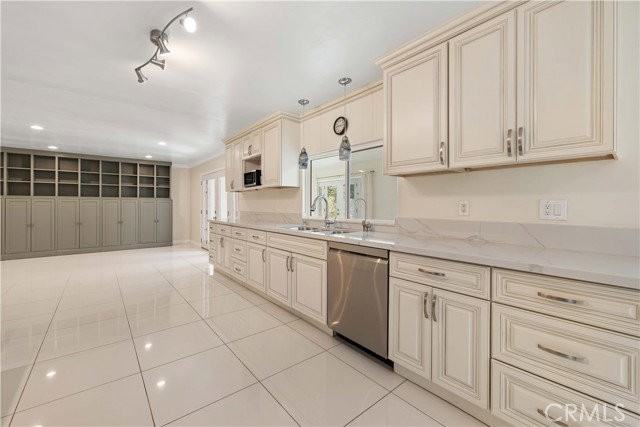 15406 Lull St - Photo 5 of 8