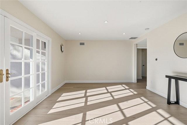 9233 Swinton Ave - Photo 2 of 7