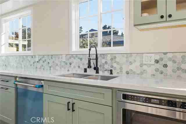 9233 Swinton Ave - Photo 5 of 7