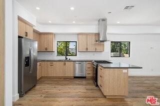 5806 Kester Ave - Photo 4 of 7