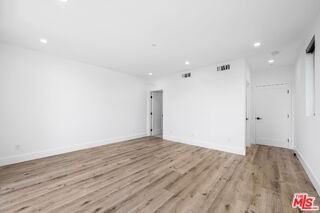 14523 1/2 Weddington St - Photo 3 of 7