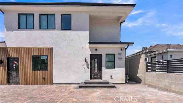 7733 Craner Ave - Photo 3 of 7