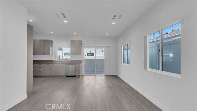 7733 Craner Ave - Photo 5 of 7