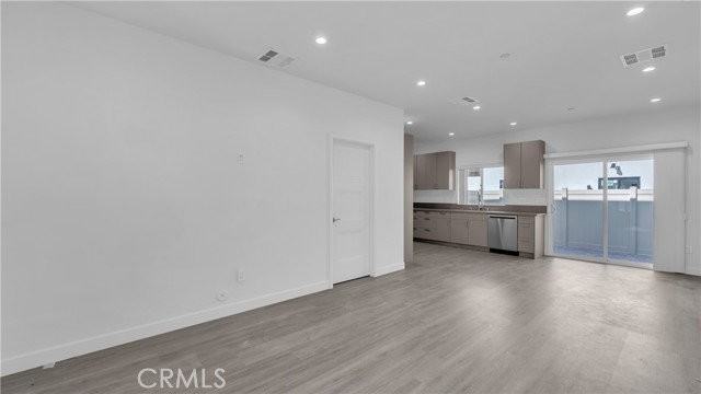 7733 Craner Ave - Photo 6 of 7