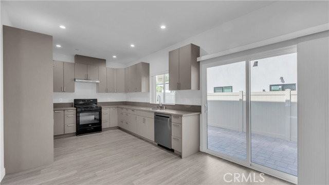 7733 Craner Ave - Photo 7 of 7