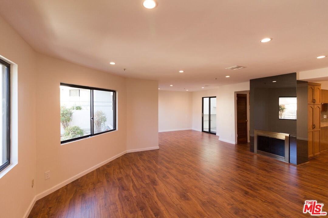 301 W Loraine St #8 - Photo 7 of 8