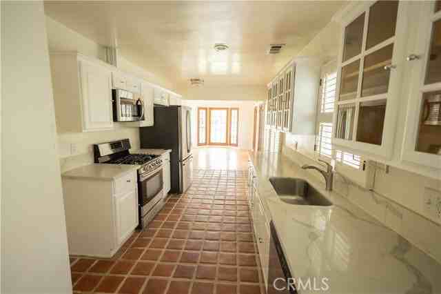 446 S La Peer Dr - Photo 2 of 8